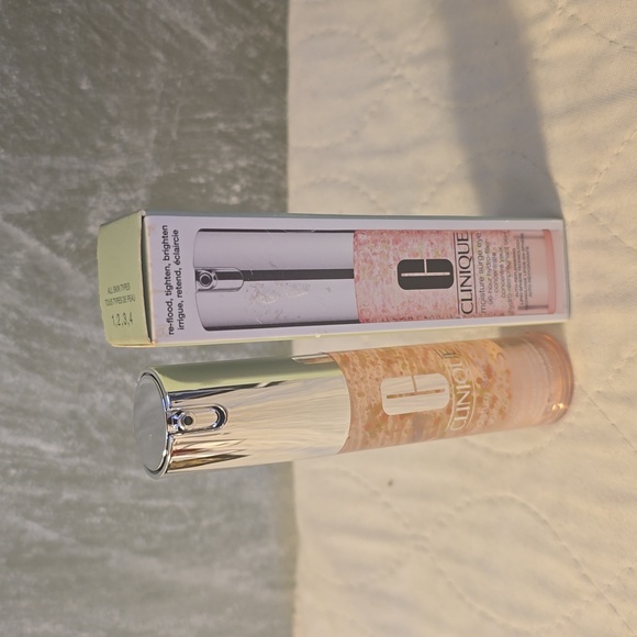 Clinique Moisture Surge Eye 96 hour hydro filler concentrate 15ml - Picture 3 of 4